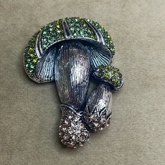 Jewelry - Green Rhinestone Mushroom Brooch